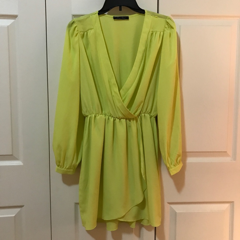 Yellow long sleeve v neck dress lulus